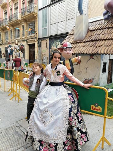 Los falleritos posando para mi