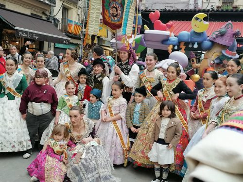 Falleros y falleras