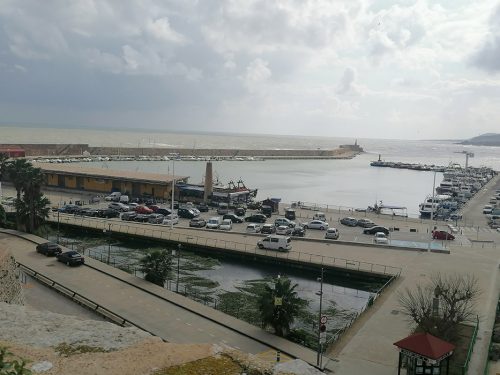 Vistas desde el casco antiguo al puerto