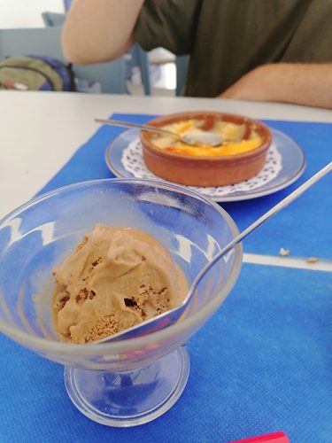 Crema catalana y helado de cafe