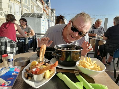 Combined plate and mussels