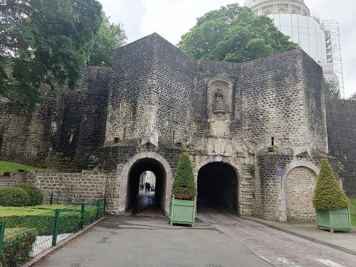Entrada al castillo y al casco antiguo
