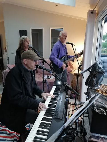 Paul keyboard, Wendy & the other Paul guitar