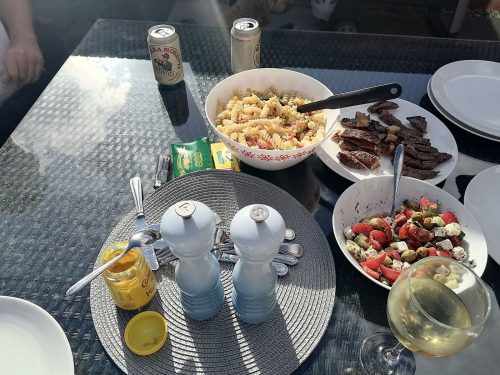 Barbacoa y ensaladas