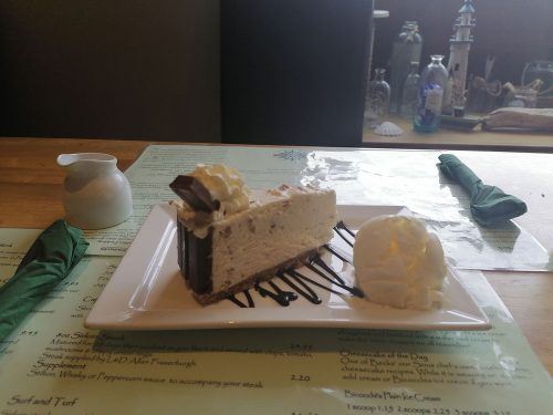 Cheesecake with icecream