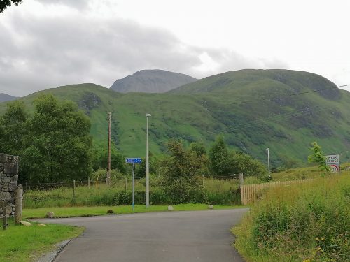 Ben Nevis al fondo desde el castillo