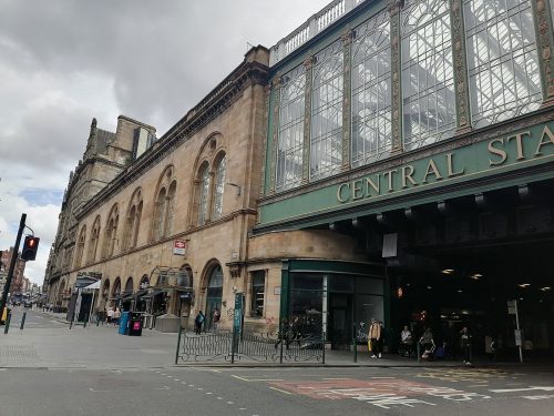 Shops and bars around the station