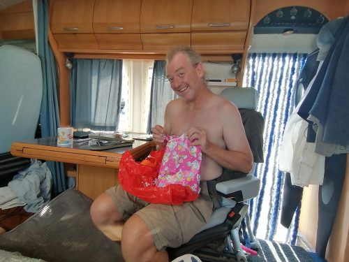 Abriendo sus otros regalos