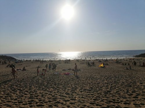 La playa todavia llena