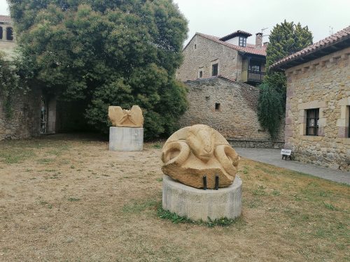 Sculptures inside the Museum