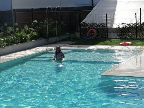 Entrando en la piscina