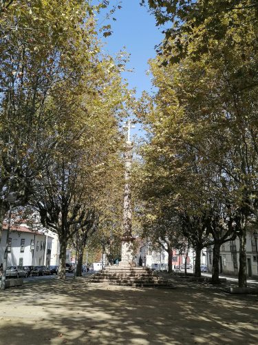 Cruceiro en la plaza de San Lazaro