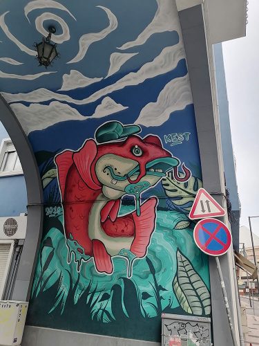 Tunnel with graffitis