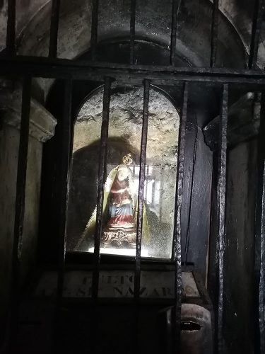 Estatua de la virgen