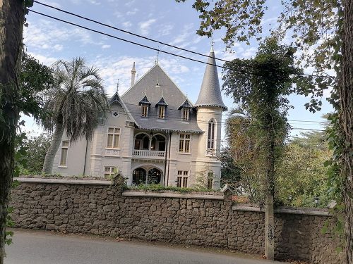 House Biester
