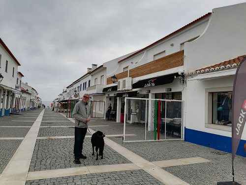 Calle principal del pueblo