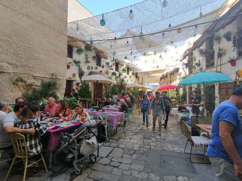 Callejón donde esta el restaurante