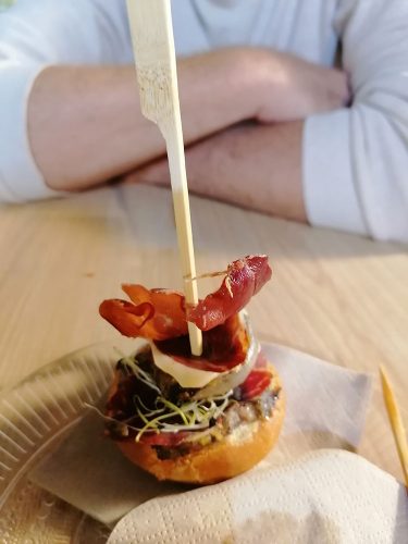 Pincho de jamón con gambas y champiñones