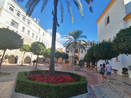 Plaza de la Iglesia y Museo del Grabado