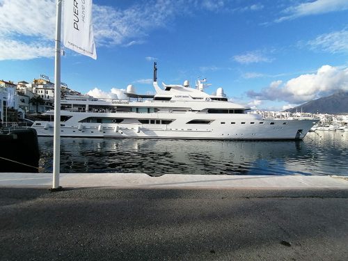 Luxuriant boats