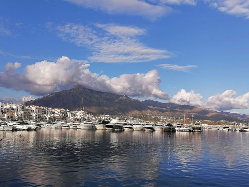 Amazing view of the harbour and mountain