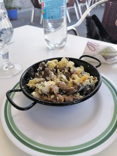 Mushrooms with scrambled eggs