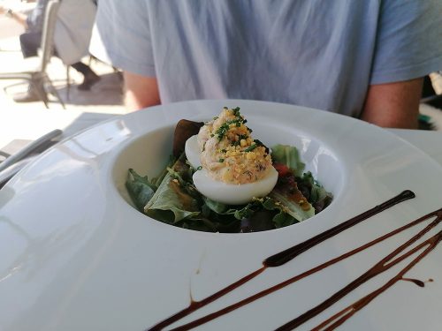 Eggs stuffed with salmon