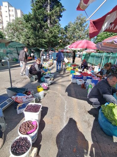 Street fruit and veggies market