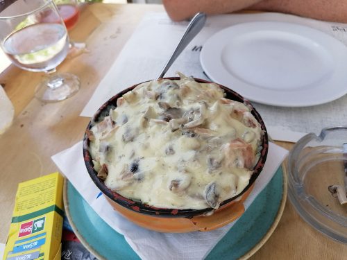 Roasted potatoes with bechamel, cheese, ham and mushrooms 