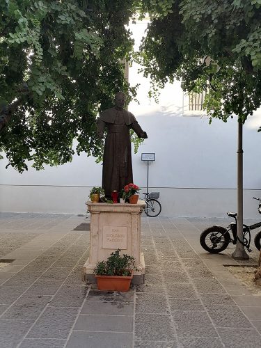 Estatua del Papa Giovani Paolo