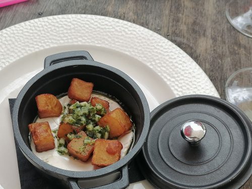 Grilled camembert with potatoes
