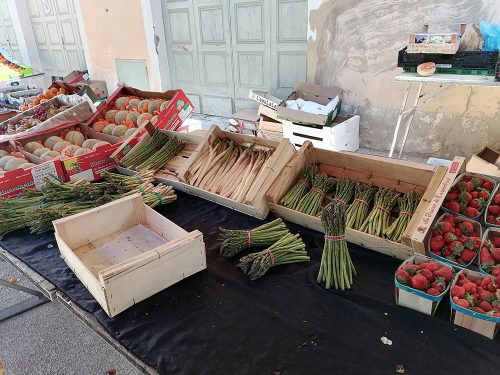 Asparagus and strawberries