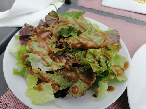 Ensalada con salsa de mostaza