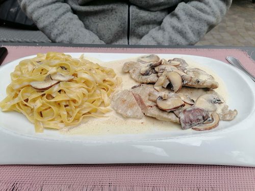 Tagliateli y venado con salsa de setas