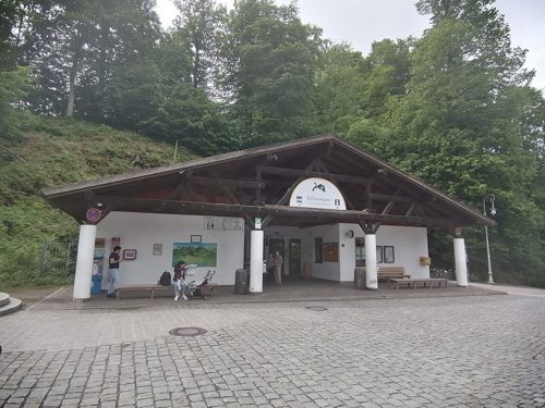 Here you buy the castle entrances