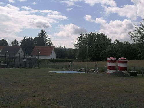 Emptying and filling water area