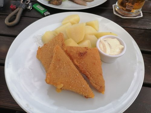 Fried cheese with roast potatoes and tartar sauce