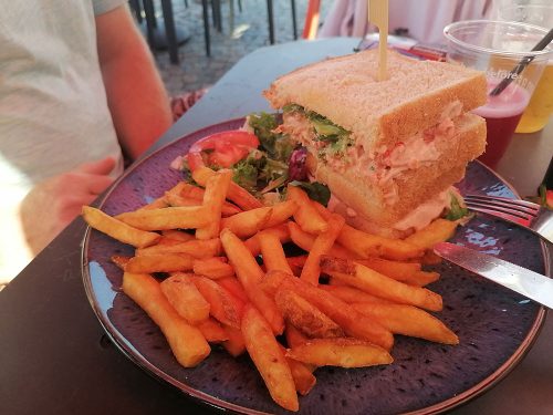 Sandwich with shrimp and crayfish
