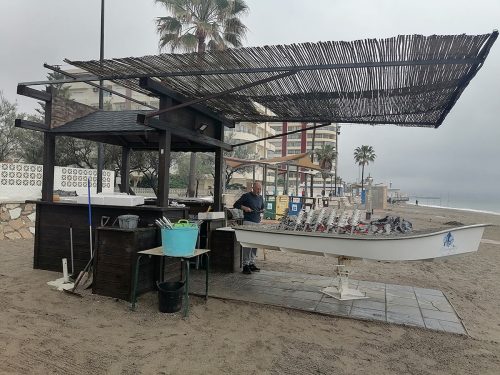 Espetos de sardinas en el chiringuito