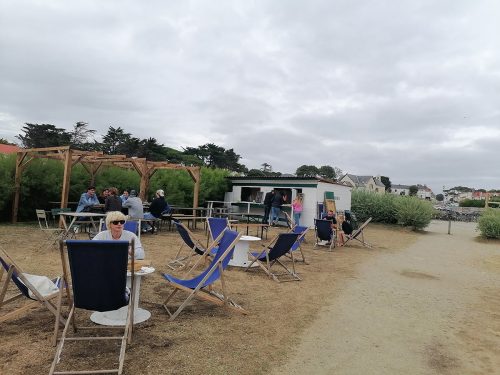 Bar vendiendo ostras y gambas