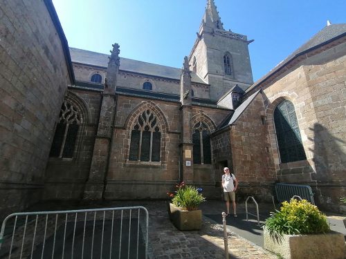 Entrada a la iglesia