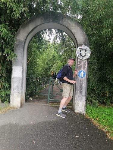 Entrada al parque y al río 