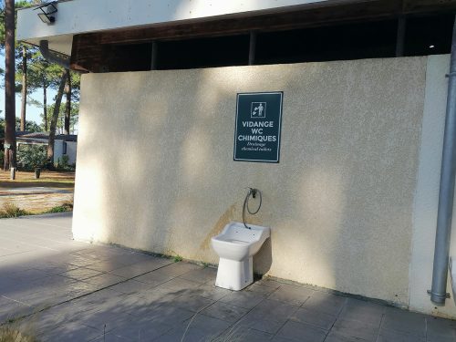 To empty the chemical toilet