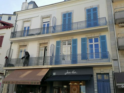 Hay un oso en la terraza!