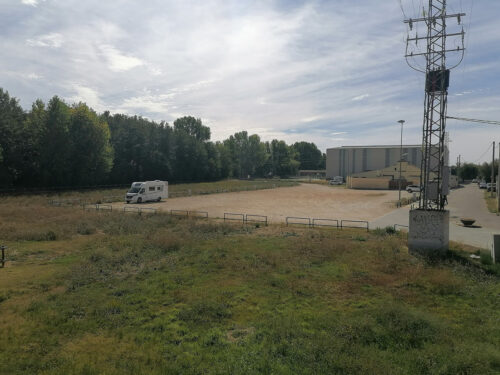 Dirt parking next to the area