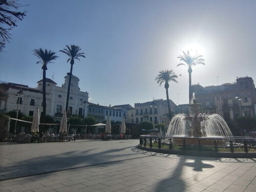 Town hall to the left of the fountain