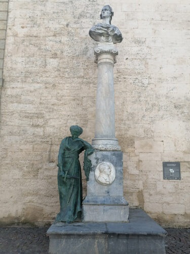 Monument, symbol of the republic