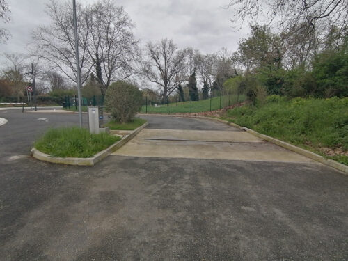 Area for filling and emptying