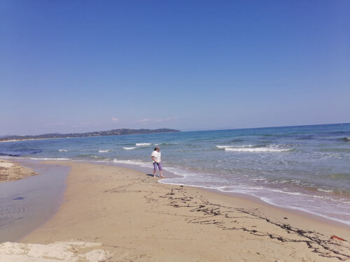 Yo probando el agua, estaba helada