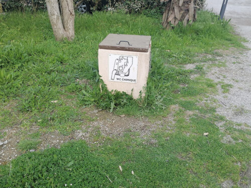 Para vaciar el WC químico 